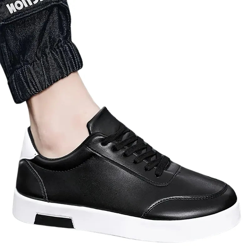 Sneakers Minimalistes Noires et Blanches